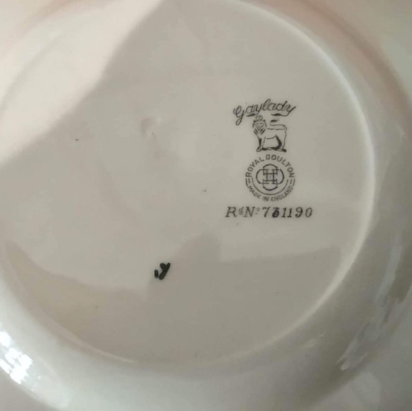 Any 2 $5 items for $8. Clearance Vintage Royal Doulton 4.75" Plate. - Picture 2 of 2